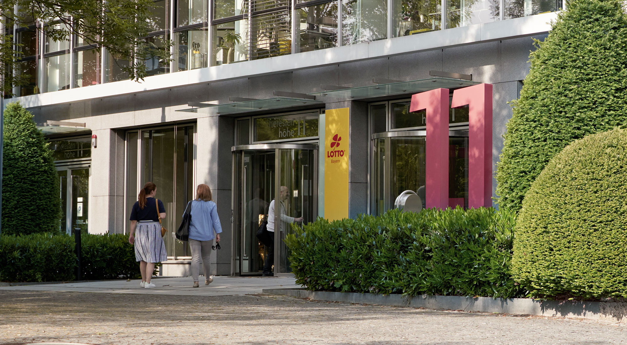 Bild des Eingangsbereichs unserer Münchner Unternehmenszentrale