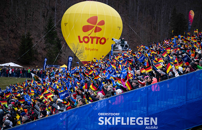 Für honorarfreie Verwendung dieses Fotos aus Oberstdorf „Sportfive / Daniel Kopatsch“ bitte als Bildquelle nennen