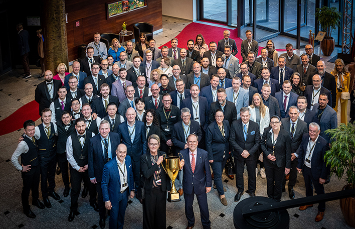 Gruppenbild Teilnehmende, Organisatoren und Juroren der German Dealer Championship 2025. Foto: © SLSV/Klaus Haag