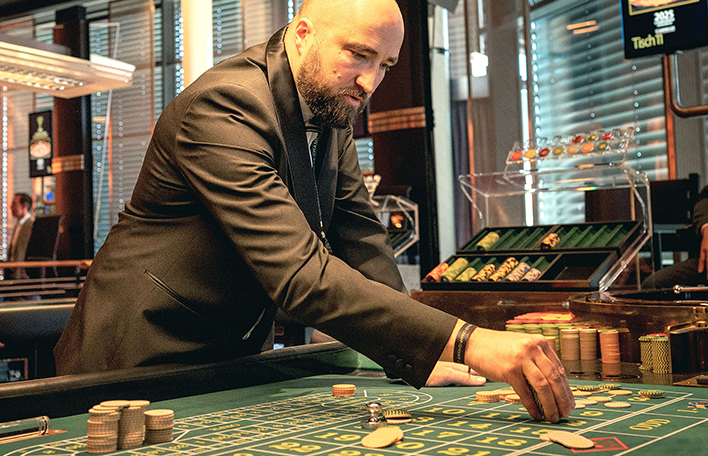 Sebastian S. a, Roulette-Tisch bei der German Dealer Championship 2025. Foto: © SLSV/Klaus Haag