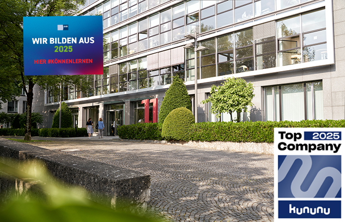 Eingangsbereich der Münchner Unternehmenszentrale, im Bild integriert das Logo der Auszeichnung "Top Company 2025" durch kununu.com und IHK-Aufkleber "Wir bilden aus 2025 / Hier #könnenlernen". / Foto: Staatliche Lotterie- und Spielbankverwaltung