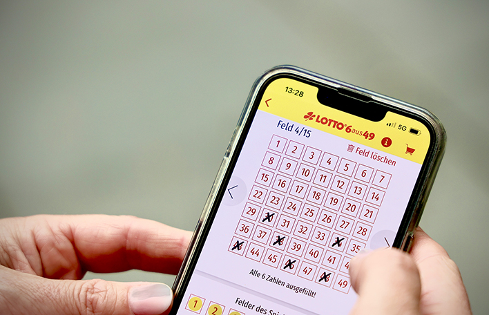 LOTTO 6aus49 Spielkästchen auf einem Handy. Foto: SLSV
