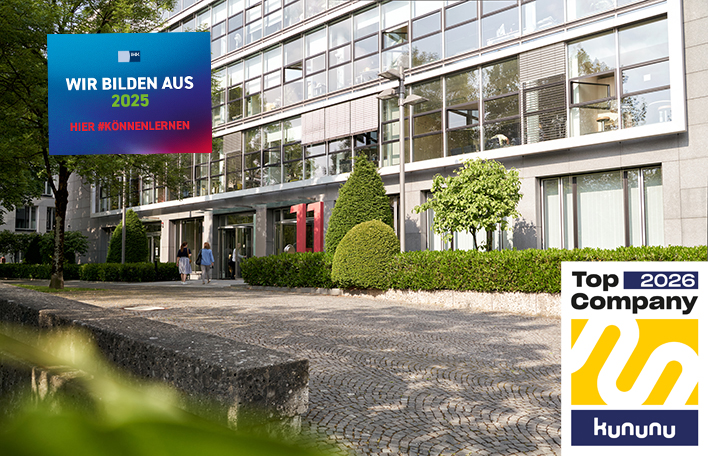 Bild vom Eingangsbereich bei LOTTO Bayern in München mit den Logos von Kununu und der IHK-Kampagne "Wir bilden aus".