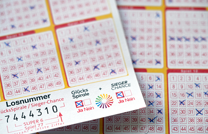 Spielschein LOTTO 6aus49 mit der Lotterie GlücksSpirale und der Zusatzlotterie Sieger-Chance angekreuzt. Foto: SLSV