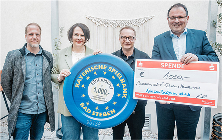 Staatssekretär Martin Schöffel übergibt Erlös des Charity‑Roulettes